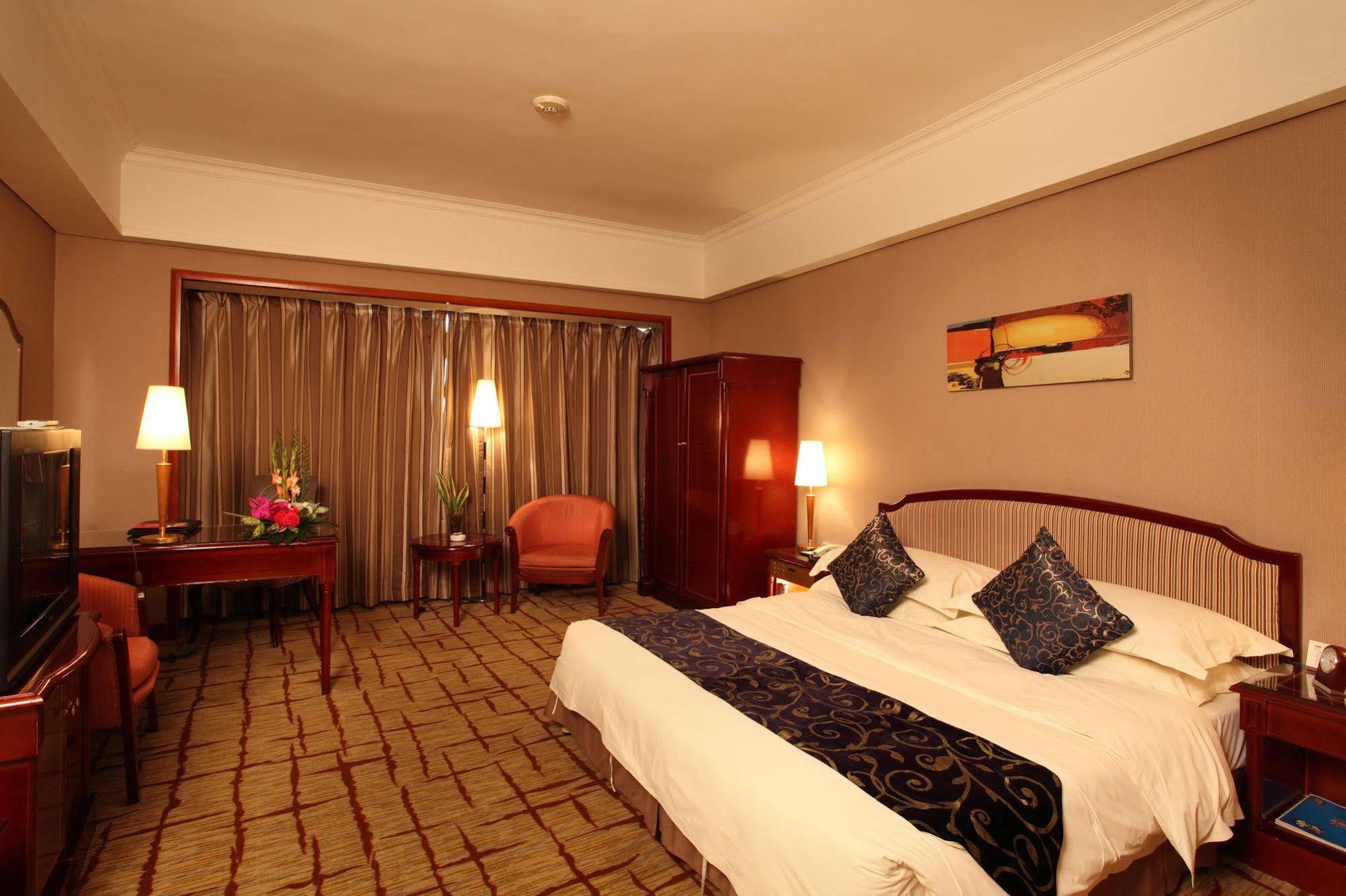 Weilai Conifer Hotel Zhengzhou Exterior photo