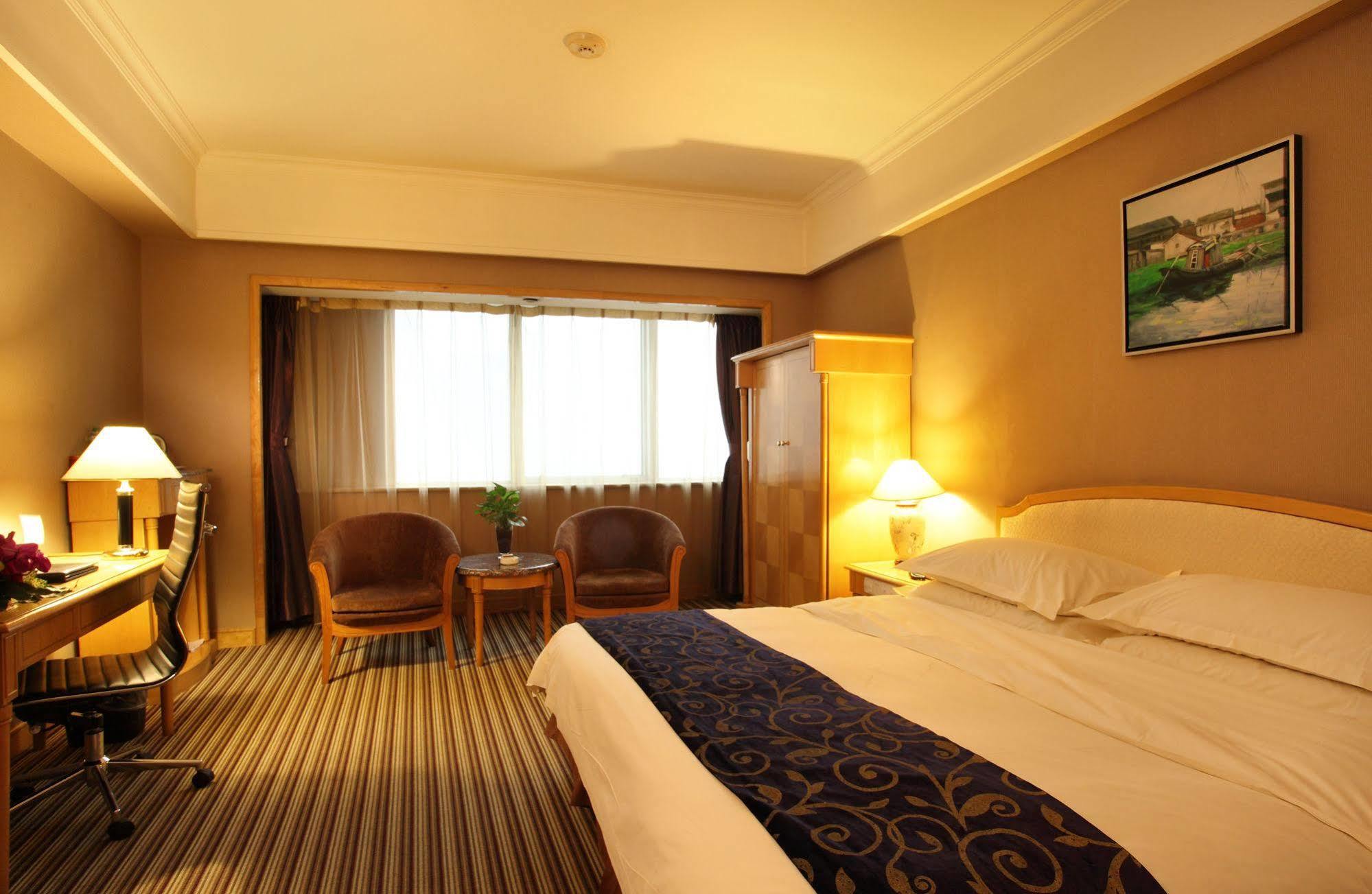 Weilai Conifer Hotel Zhengzhou Exterior photo